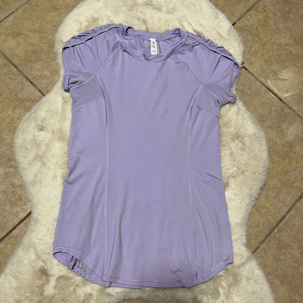Woman’s Lululemon top